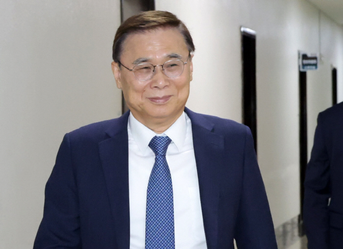정보위 마친 이종석 국정원장<YONHAP NO-3427>