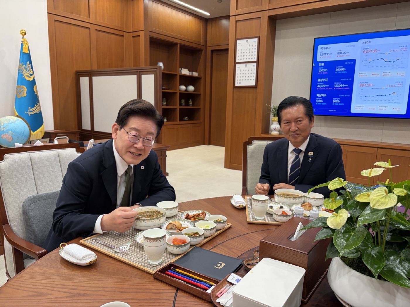 이재명 대통령, 정청래 전 대표와 만찬<YONHAP NO-8217>