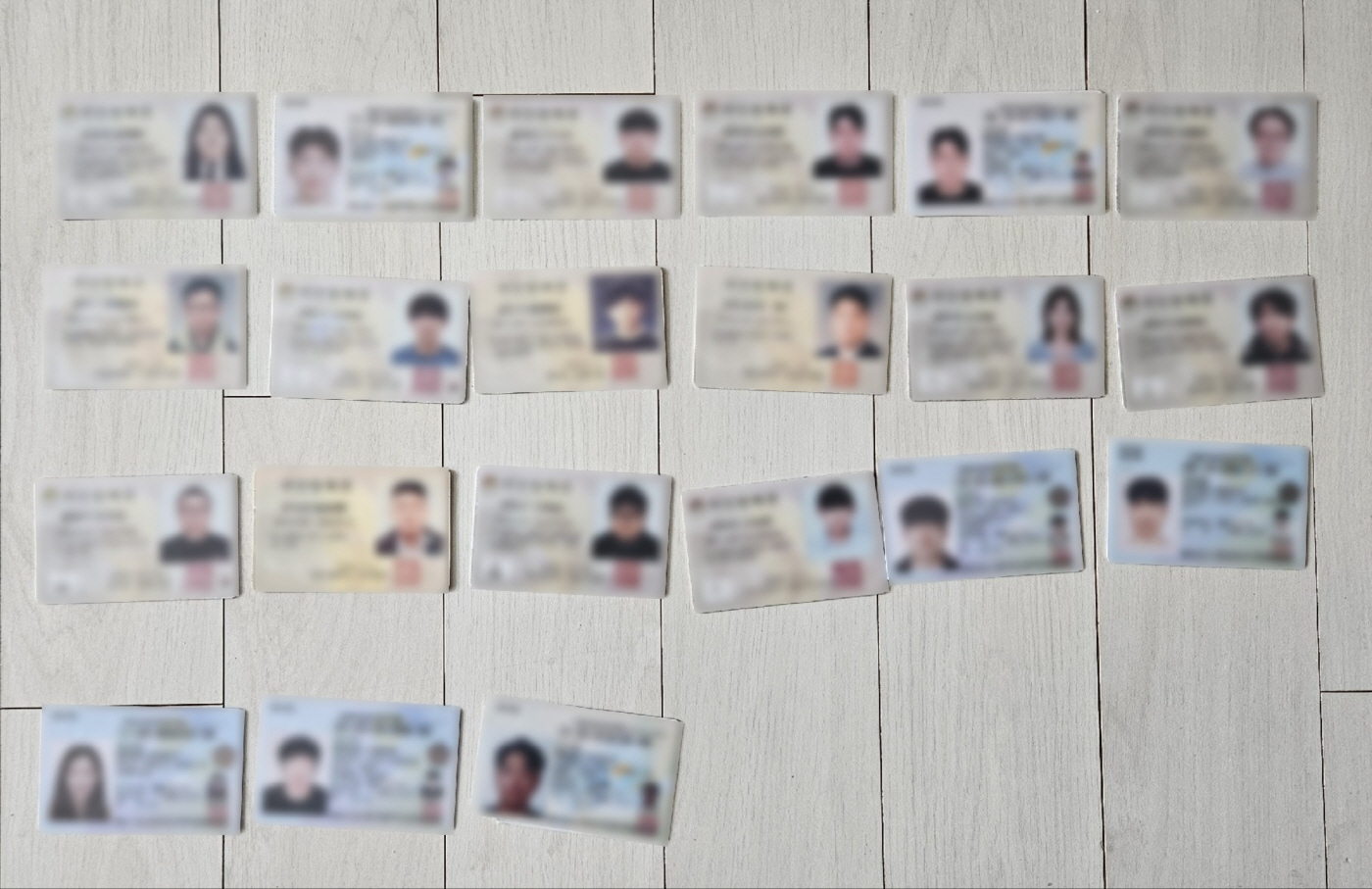 범행에 사용된 다수의 신분증