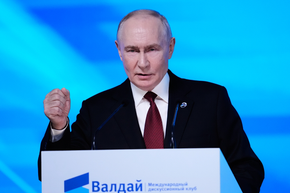 Russia Putin <YONHAP NO-0482> (AP Photo/Pavel Bednyakov)