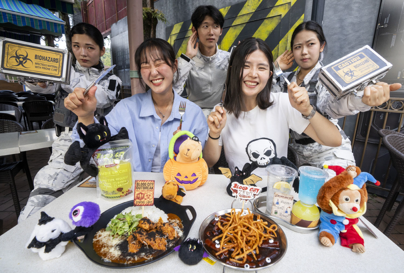1. 에버랜드, 블러드시티 제로 테마 먹거리와 굿즈