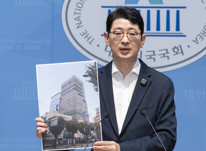 주진우 의원, 영화 '암살자(들)' 제작사 국책은행 투자로 건물 신축 의혹 제기