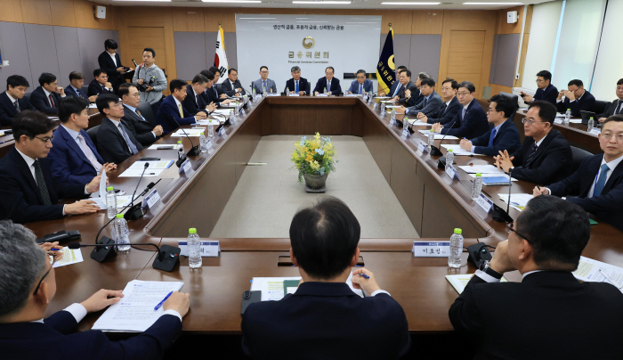 발언하는 이억원 금융위원장