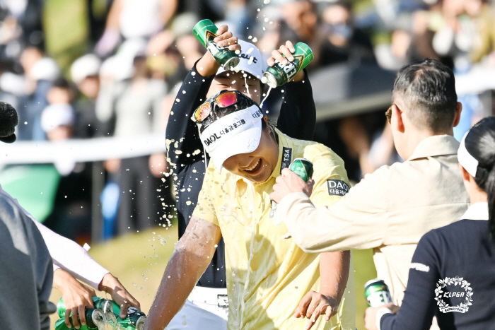 유해란, 하이트진로 우승…LPGA 이어 한국 메이저도 제패