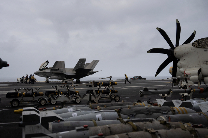 IRAN-CRISIS/AIRCRAFT-CARRIER