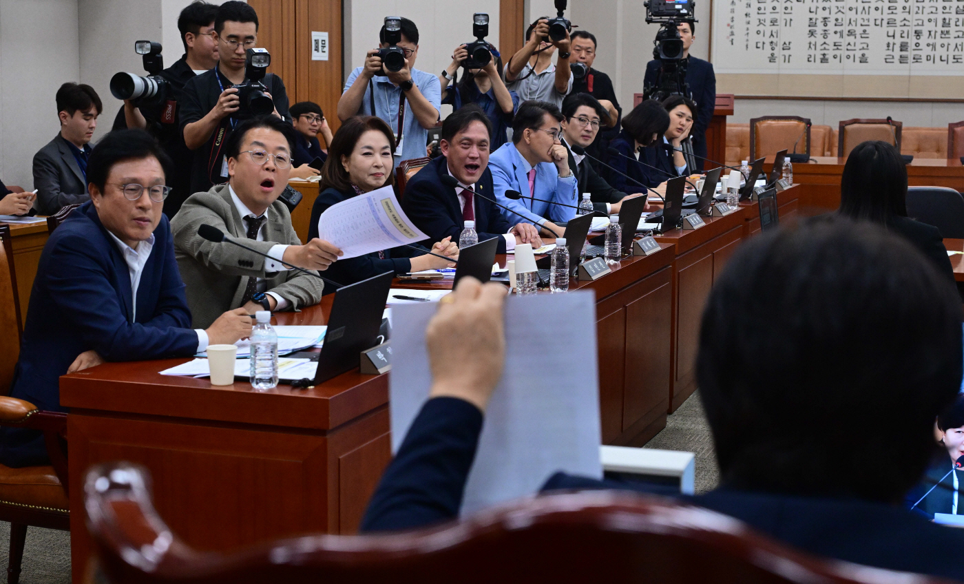 [포토] '조희대 대법원장 국감 일반증인 채택' 항의하는 국민의힘