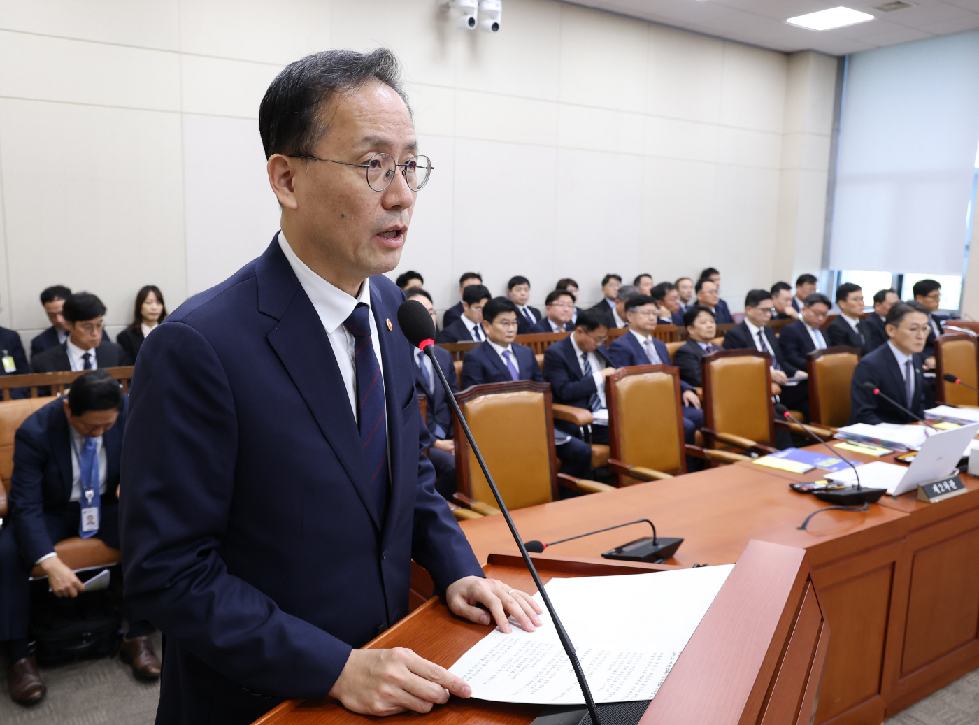 업무보고 하는 이형일 부총리<YONHAP NO-2678>
