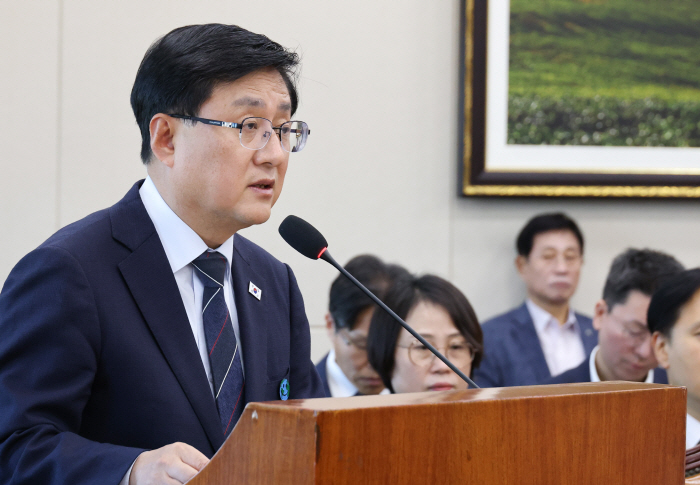 국정감사 업무보고하는 김성환 장관