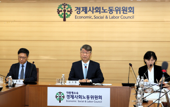 김지형위원장
