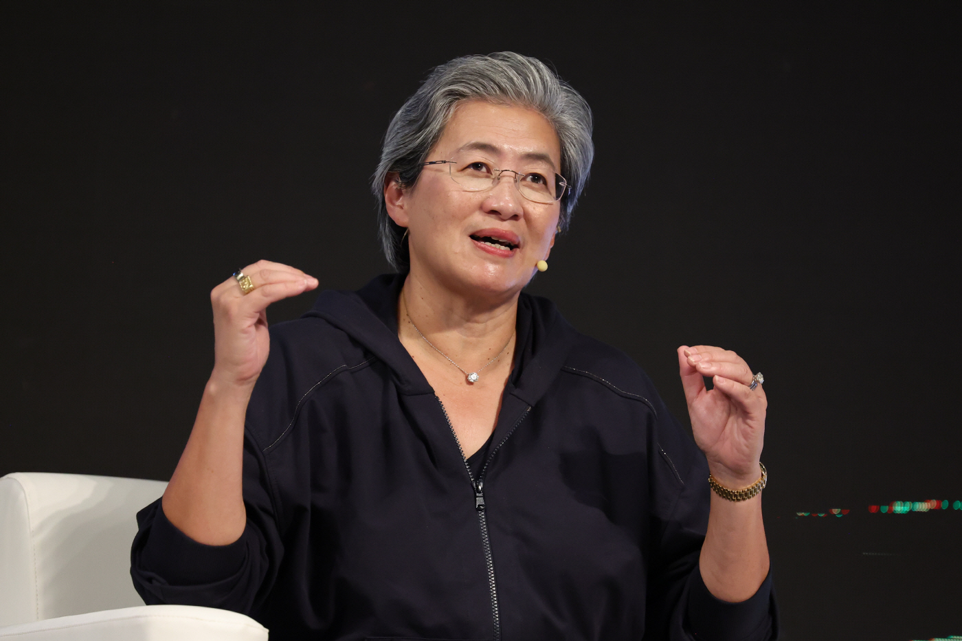 질문에 답하는 리사 수 AMD 회장<YONHAP NO-5884>