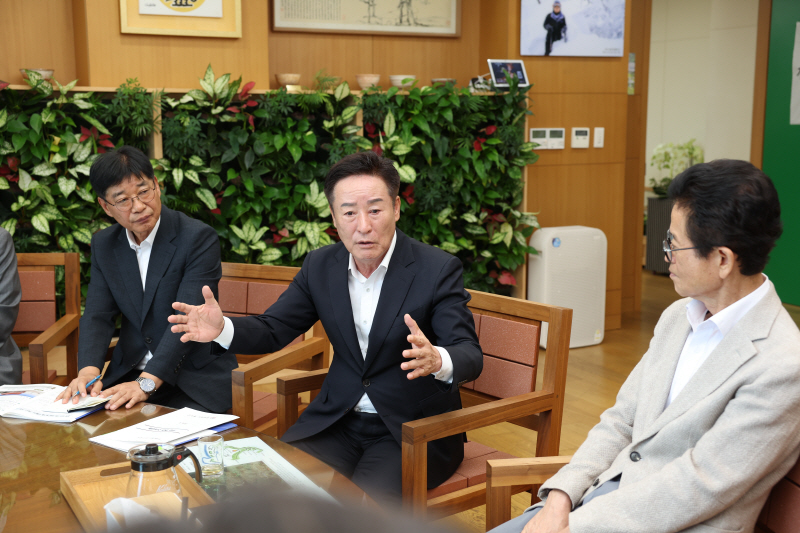 총무과)박권현 군수, 경상북도청과 경상북도의회 찾아 4대 현안사업 직접 건의(경북도청) (3)