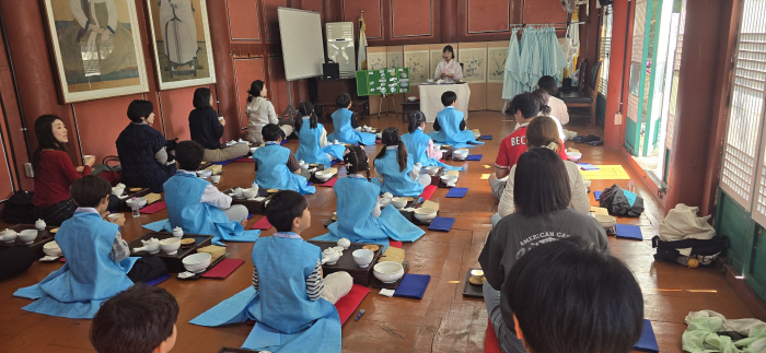 261011_경기도교육청율곡연수원__가족과_함께하는_예이음_예절교육_실시(사진2)