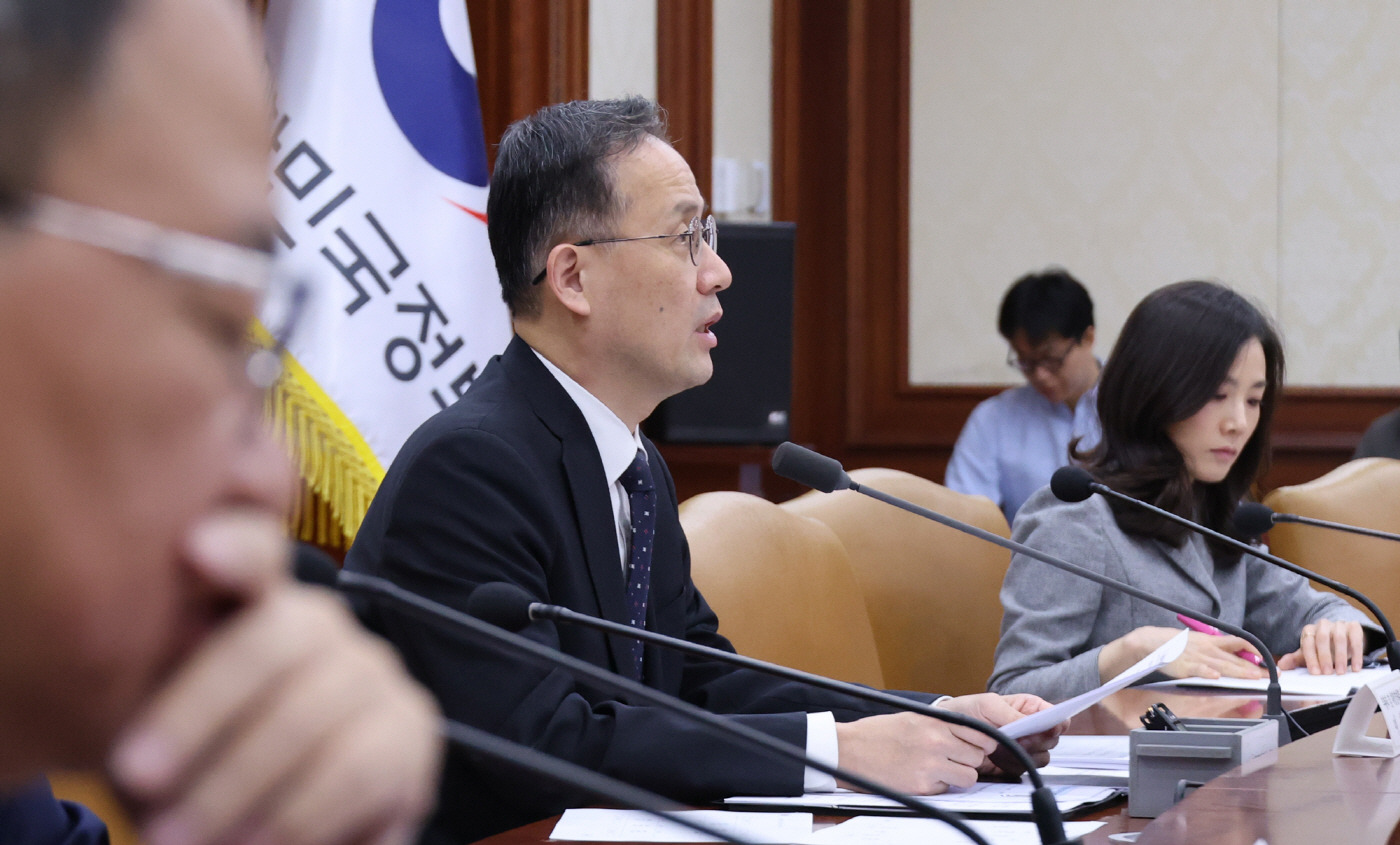 대외경제장관회의 주재하는 이형일 부총리<YONHAP NO-3139>