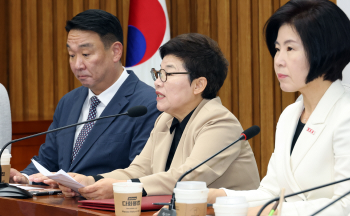 국정감사 대책 회의 주재하는 임이자 정책위의장<YONHAP NO-2167>