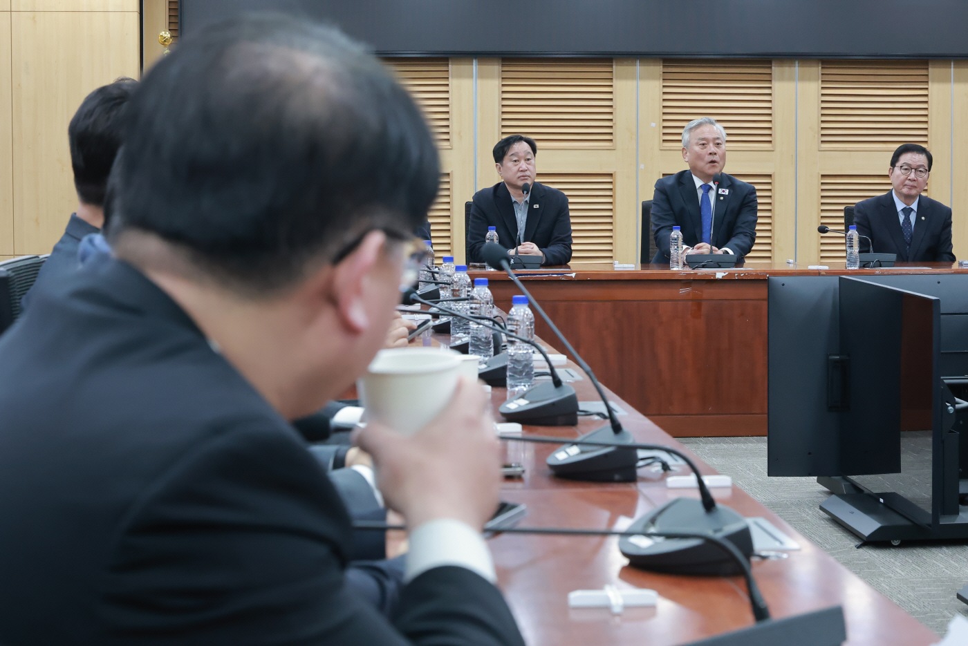 인사말하는 더민초 대표 이재강 의원<YONHAP NO-3964>