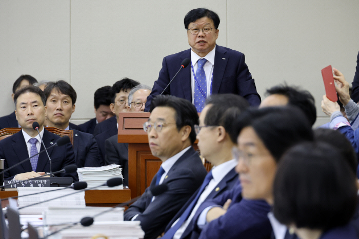 질의 답하는 남광우 한국환경산업보건기술원장
