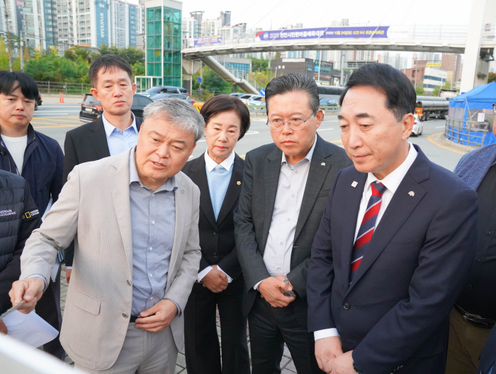 건설도로과(박수현 충남지사와 장기수 천안시장 남부대로 교통정체 상황 점검) (1)