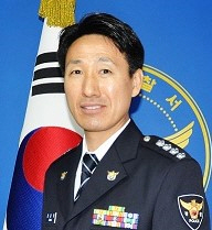 정용우총경