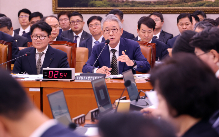 강호동 농협중앙회장, 국감 답변
