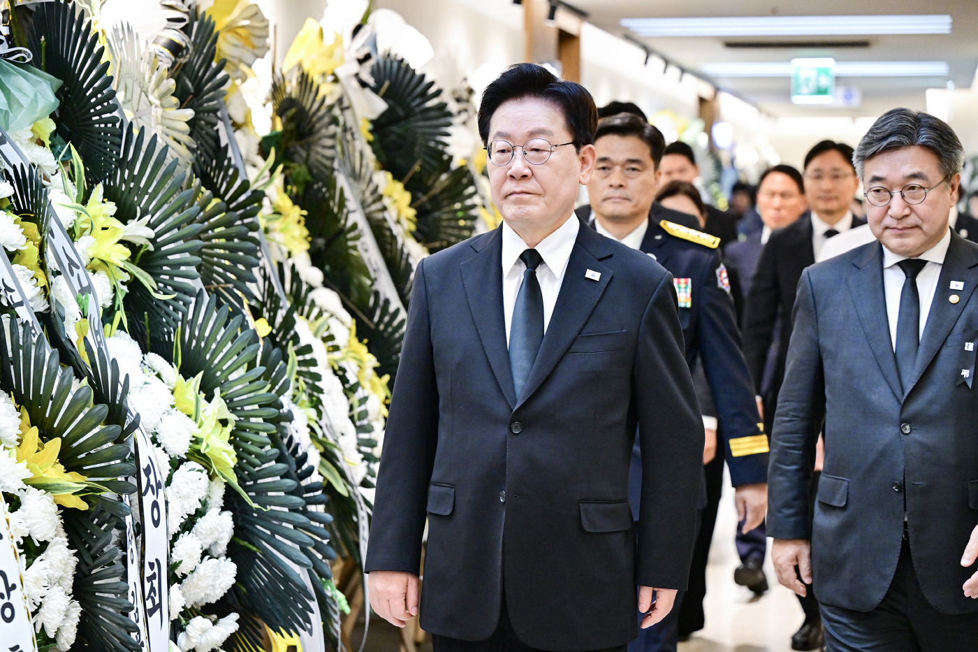 이재명 대통령, 순직 소방관 빈소 조문