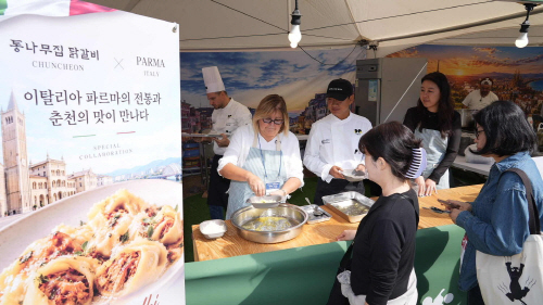 1-1. 파르마 파스타와 춘천닭갈비 협업, 포핸즈 시식행사 (4)
