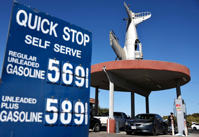 US-IN-CA'S-CENTRAL-VALLEY,-TOSS-UP-HOUSE-RACE-FOCUSES-ON-ICE,-ME