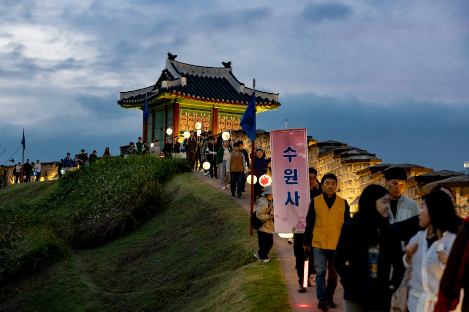 2025년 제2회수원화성등불잇기