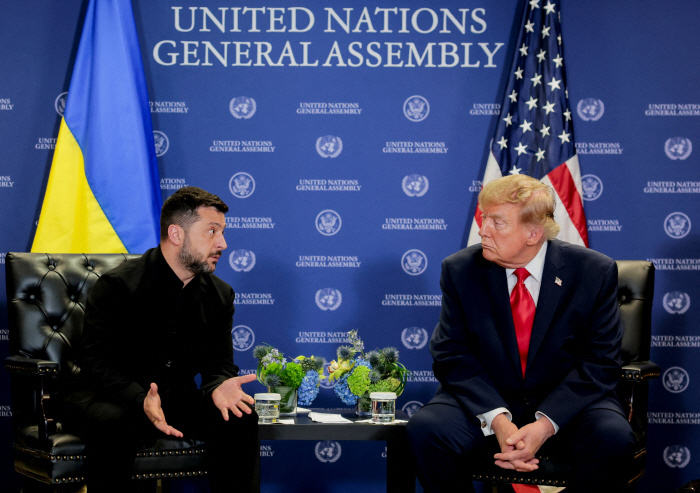 UKRAINE-CRISIS/TRUMP-ZELENSKIY