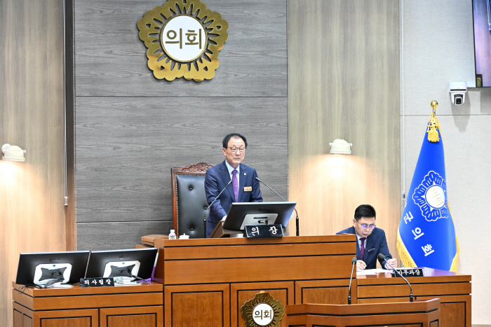 1. 사진-정례회개회(오수환의장)