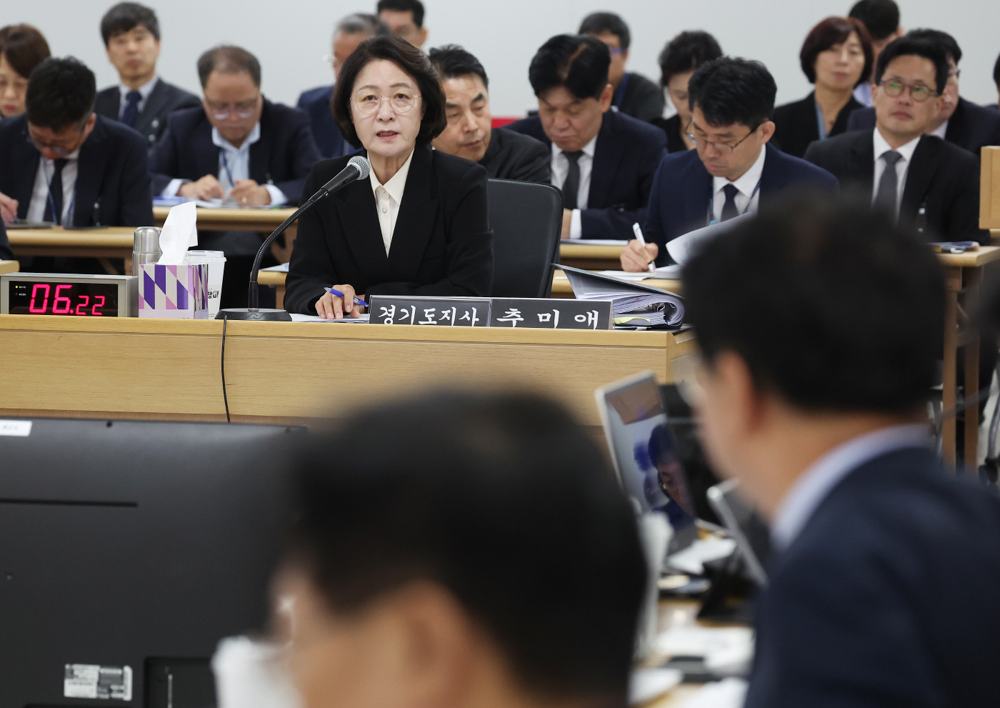 답변하는 추미애 경기도지사<YONHAP NO-4398>
