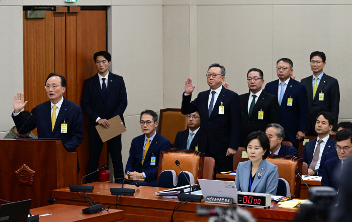 [포토] [2026 국감] 정무위 국감 '증인 선서하는 5대 은행장'