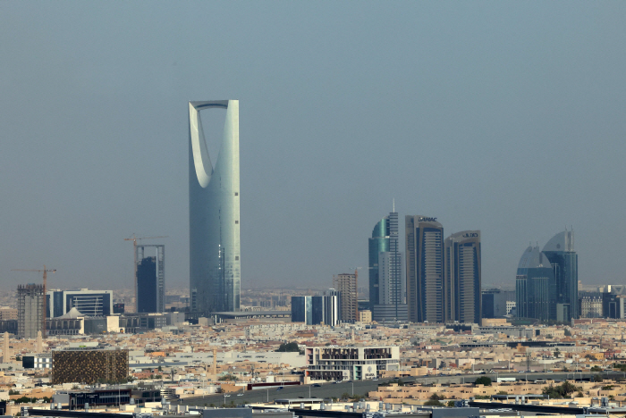 FILES-SAUDI-YEMEN-IRAN-US-ISRAEL-WAR-SKYSCRAPER