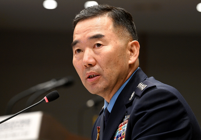 질의에 답하는 진영승 합참의장<YONHAP NO-5449>