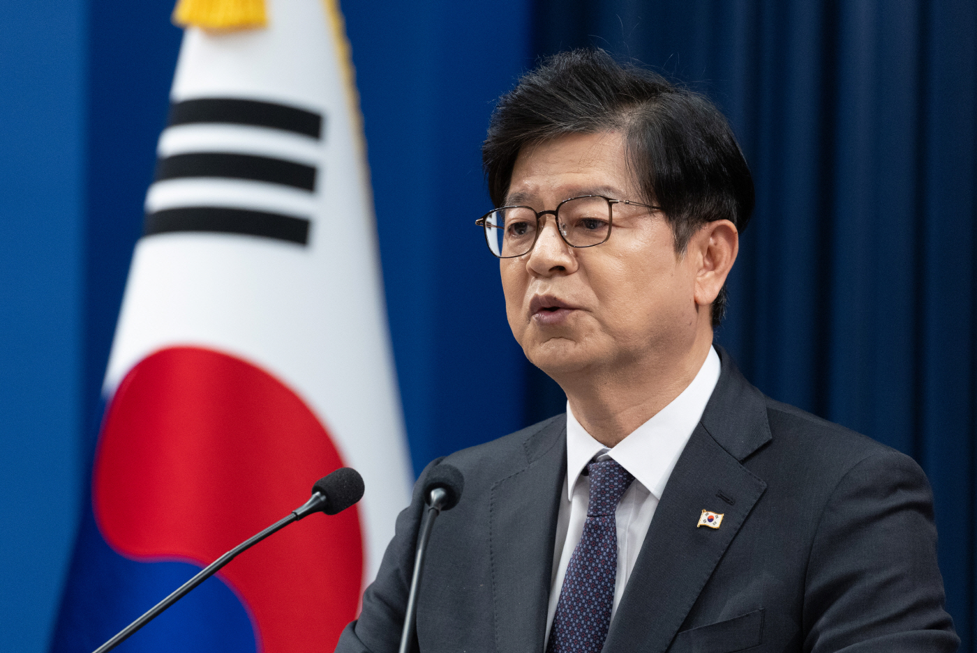 인사관련 설명하는 성기홍 홍보소통수석