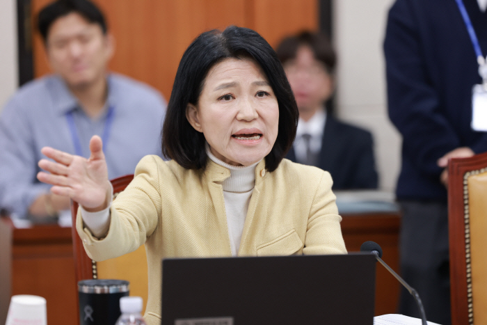 신상 발언하는 국민의힘 이진숙 의원<YONHAP NO-5189>