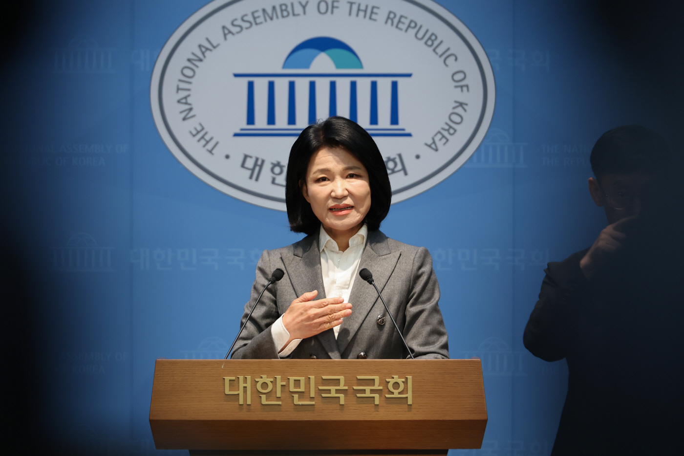 기자회견 하는 이진숙 의원<YONHAP NO-4561>