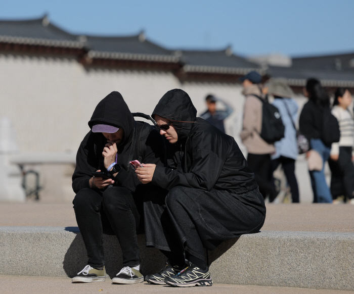 쌀쌀한 가을<YONHAP NO-5621>