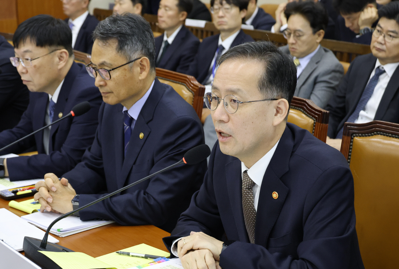 질의에 답하는 이형일 부총리<YONHAP NO-5550>