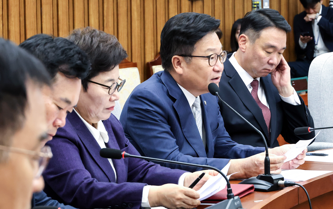 국정감사 대책 회의, 발언하는 정점식 원내대표<YONHAP NO-3919>