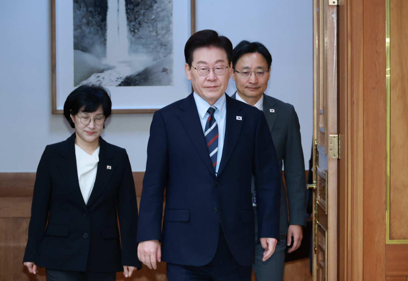 이재명 대통령, 초안전사회 회의 입장