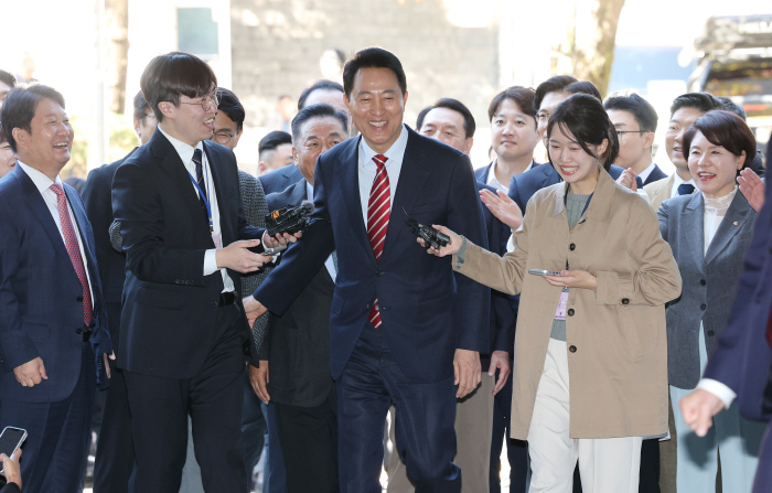 '운명의 날' 법정 향하는 오세훈 서울시장