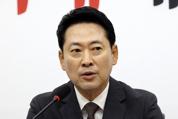 최고위원회의 발언하는 장동혁 대표<YONHAP NO-3847>