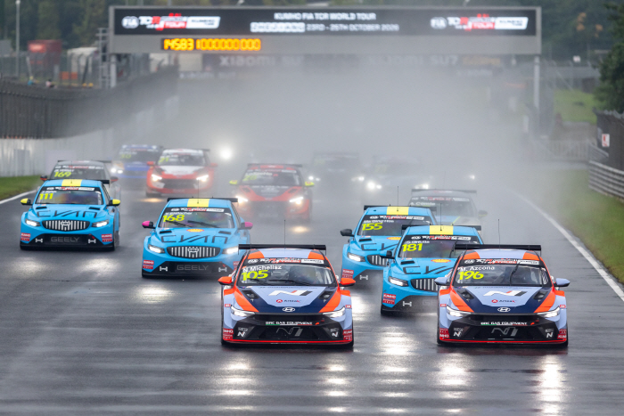 (사진자료 3) 현대자동차 '더 뉴 아반떼 N TCR', 2026 TCR 월드투어 7라운드 우승