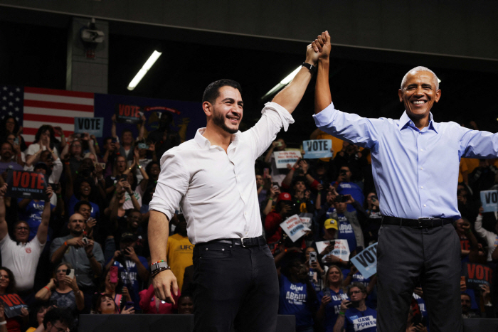 US-BARACK-OBAMA-CAMPAIGNS-WITH-MICHIGAN-DEMOCRATS-AHEAD-OF-MIDTE