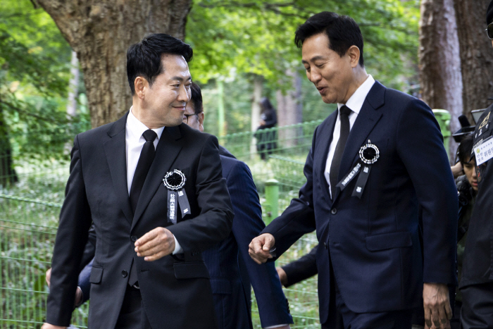 이동하는 장동혁 대표·오세훈 서울시장<YONHAP NO-5931>