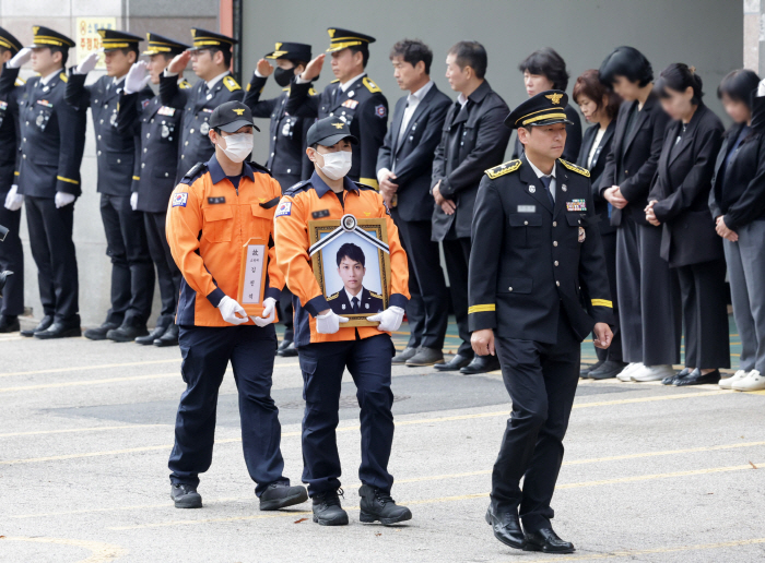 부천소방서 도착한 고 김진석 소방위