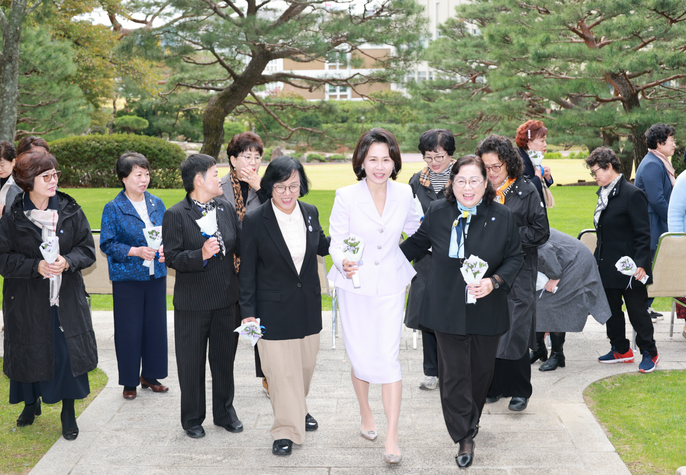 오월어머니집 초청한 김혜경 여사