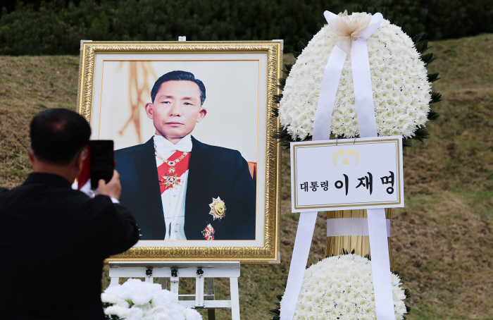 박정희 추모식에 놓인 이재명 대통령의 추모 화환<YONHAP NO-5888>