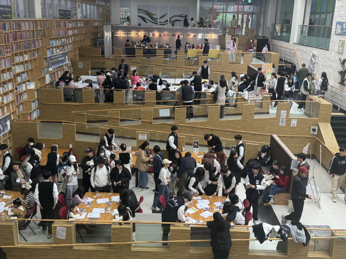1-3. 오산시, 첫 야외 팝업도서관‘오산천 책소풍’운영