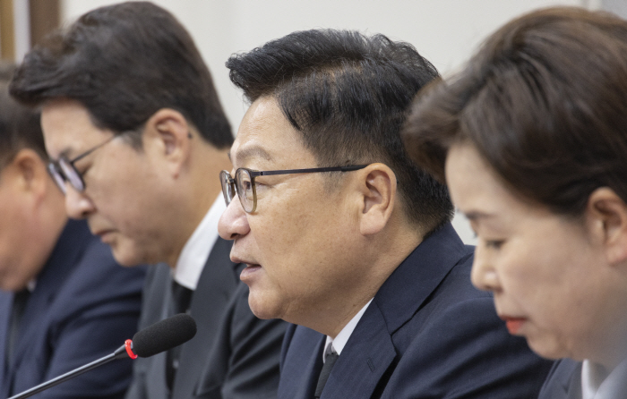 최고위원회의에서 발언하는 정점식 원내대표